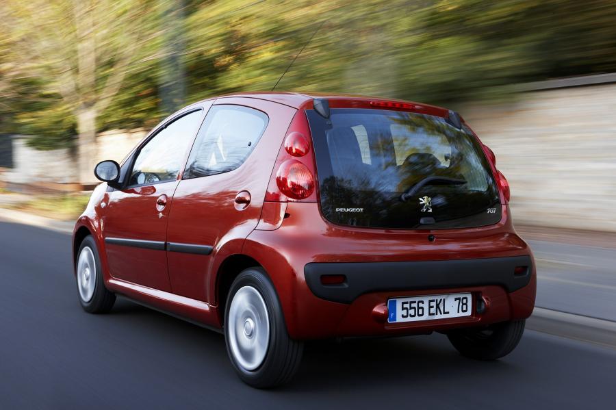 Peugeot 107 2009 года  (фото 15 из 30)